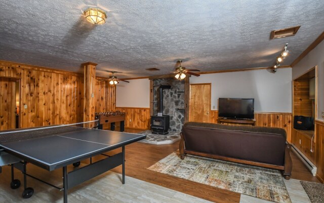 Hillside Retreat 4 Bedroom House