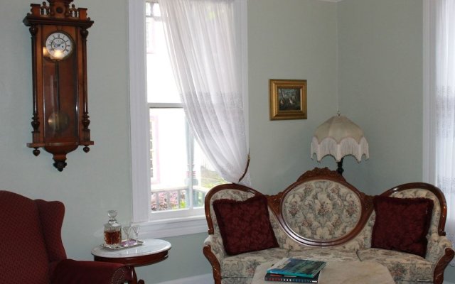 Victorian House Bed & Breakfast