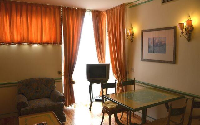 Villa Laguna Apartments