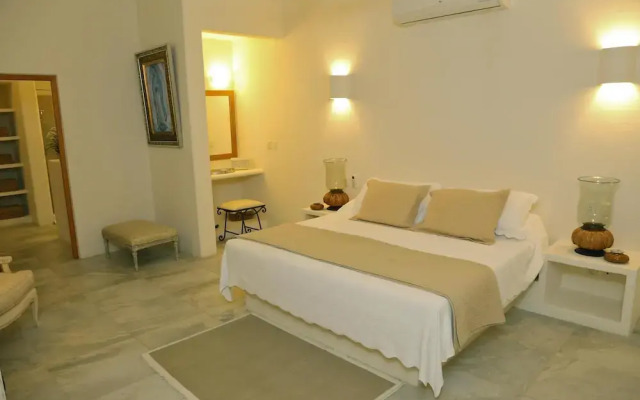 Villas Carey Condo