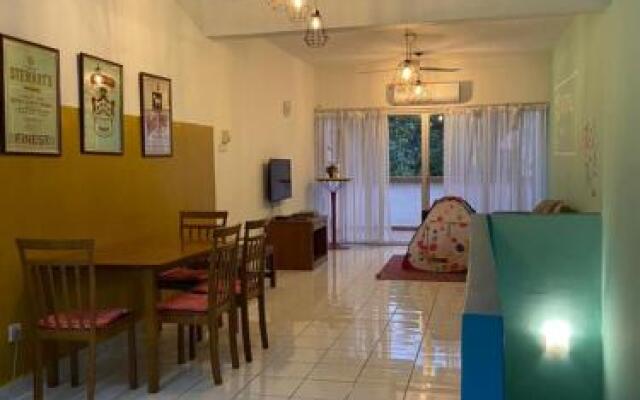 Selesa Hillhomes Cosy House