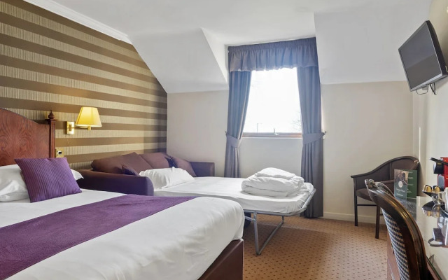 The Oaks Hotel