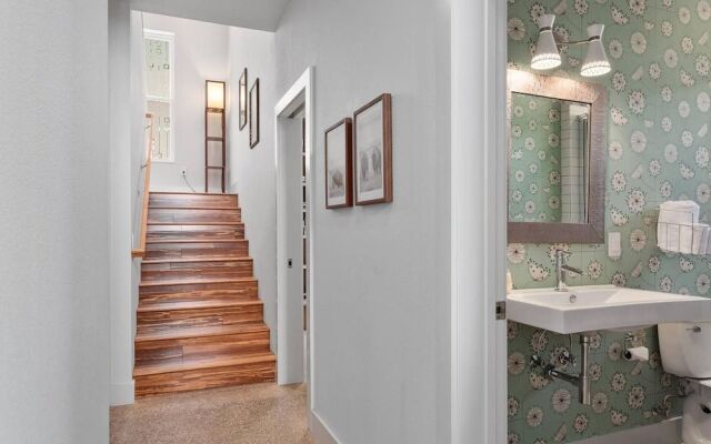 The Local - 2 Blocks to DT Fay - Walk Everywhere!