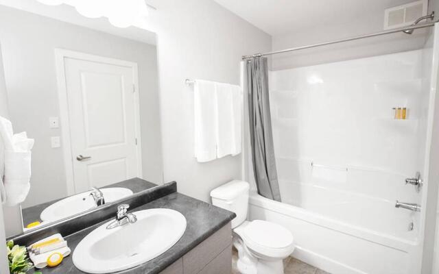 Luxurious 2 Bedroom Townhouse in South Winnipeg