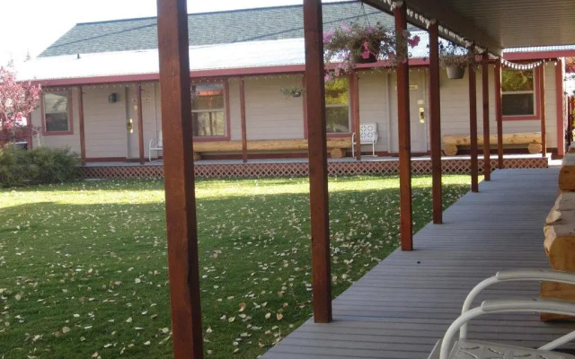 Pinedale Cozy Cabins