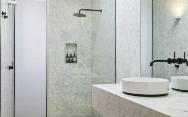 Sullivans Cove Apartments