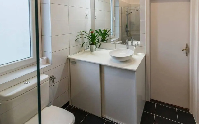 Spacious 1 Bed Basilica Apartment - With Balcony