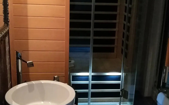 Two Chic Guesthouse