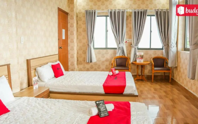 RedDoorz Bich Thu Hotel