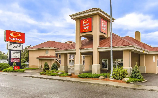 Econo Lodge Inn & Suites