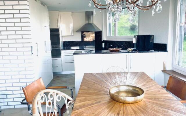 Lakeview Little House