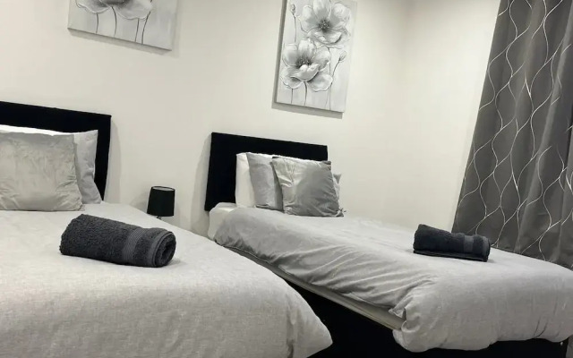 Sleek, Sleeps 6 Sunset Views, Family Friendly