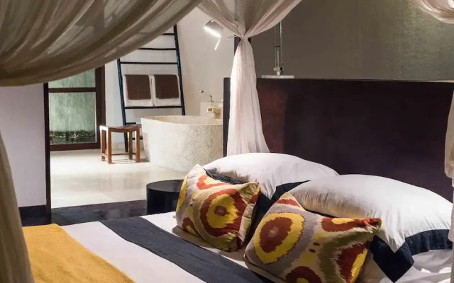Sira Beach House