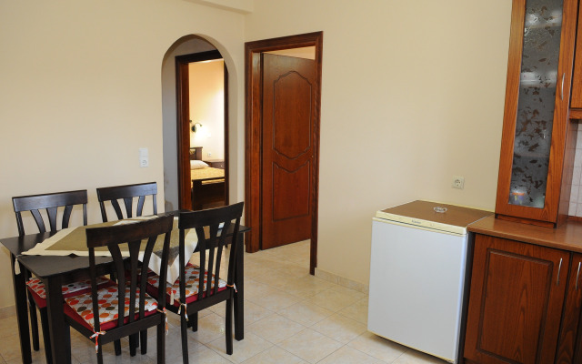 Toulas Apartments