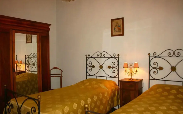 Stunning private villa for 6 guests with private pool, TV, pets allowed and parking