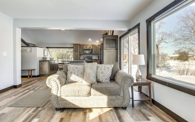 Boat Dock: Riverfront Oconto Home!