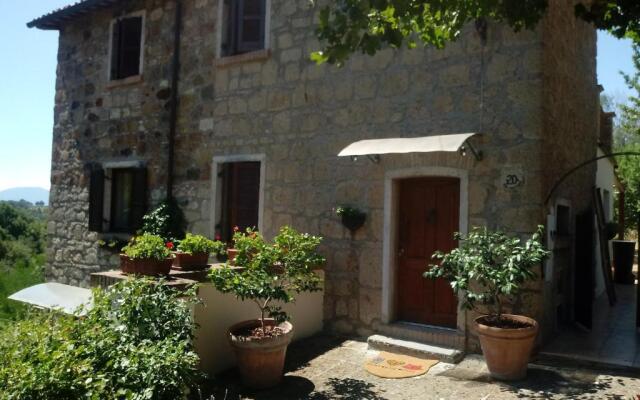 Stunning 1-bed House in Castel Cellesi, Italy