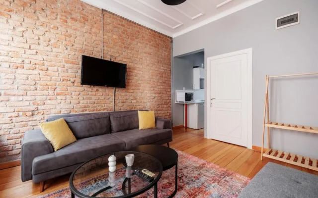 Rustic Stone Flat 5 min to Taksim Square