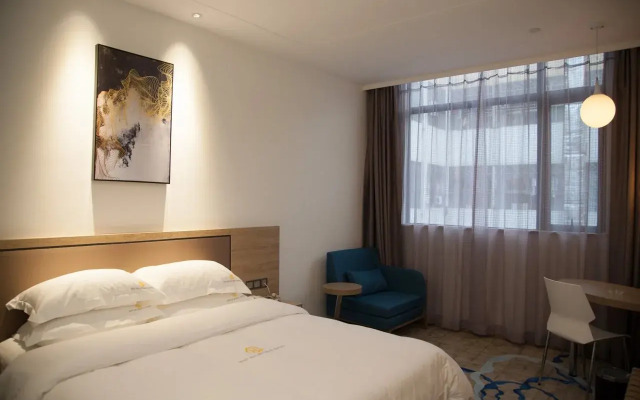 Qianhai Holiday Hotel