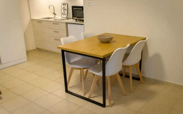Uni Island City Suites