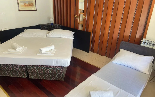 Apartment and Rooms Pansion Duba