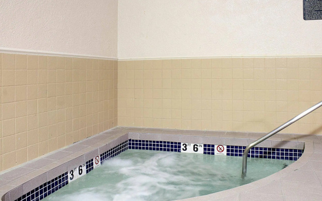 Baymont by Wyndham Jamestown Conference Center & Water Park