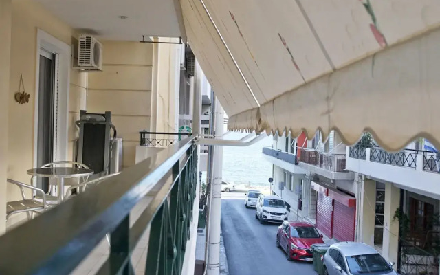 Seaside Apartment in Piraeus