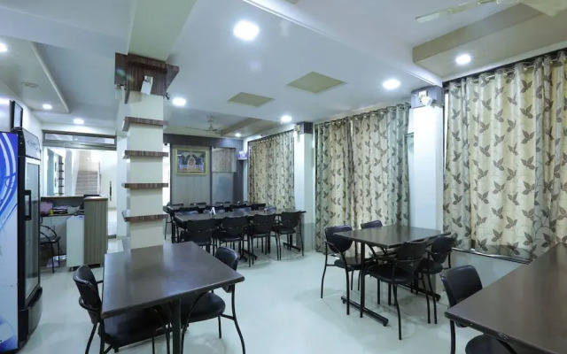 OYO 4198 Hotel Shri Sai Murli