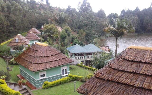 Bunyonyi Safaris Resort