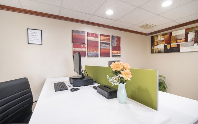 OYO Townhouse Houston Airport North