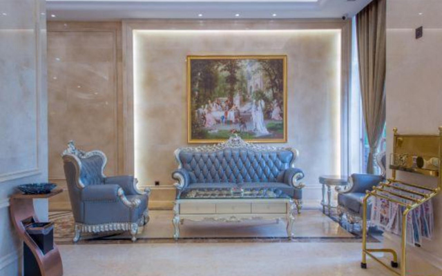 Vienna International Hotel (Huanggang Normal College Ruitian Plaza)