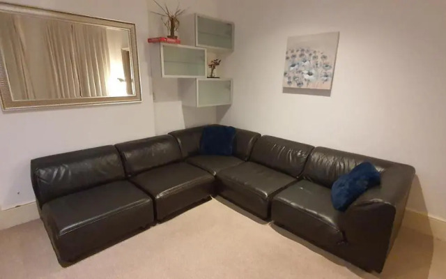 Walk to London Bridge En Suite Apartment with Kitchen