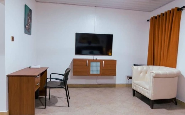 Ampric GuestHouse and Lounge