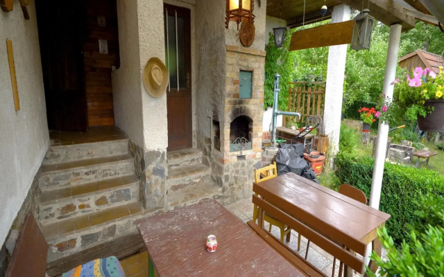 Lovely Apartment in Svinarov Czech Republic near Forest