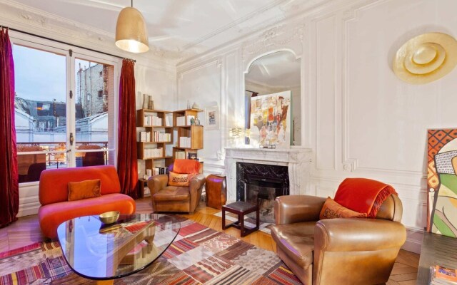 Beautiful Lavish Apartment for 6 in Paris VII by Guestready