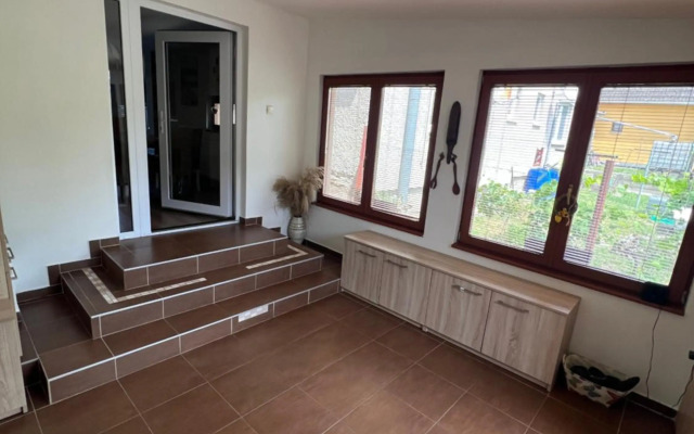 Priestranný dom v tichej časti mesta Levice.