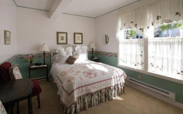 Headlands Inn Bed & Breakfast