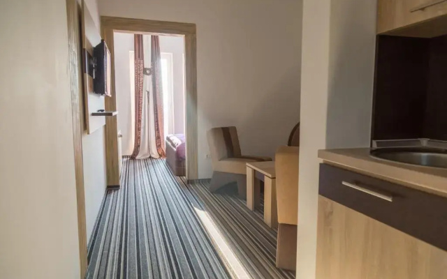 Hostel Tron