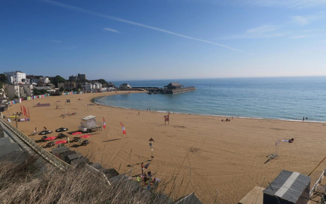 Shorley Wall Broadstairs by the Beach with Parking