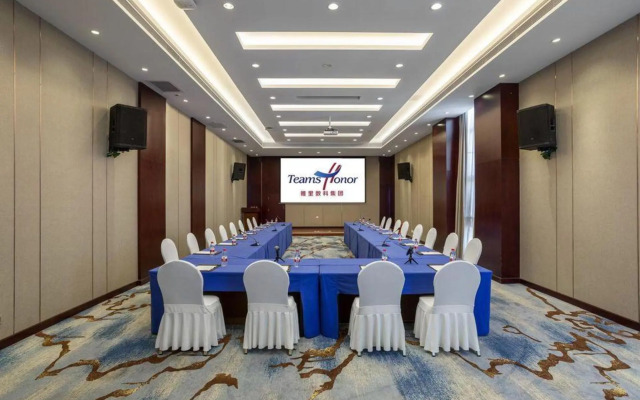Hampton by Hilton Beihai High-Speed Train Station