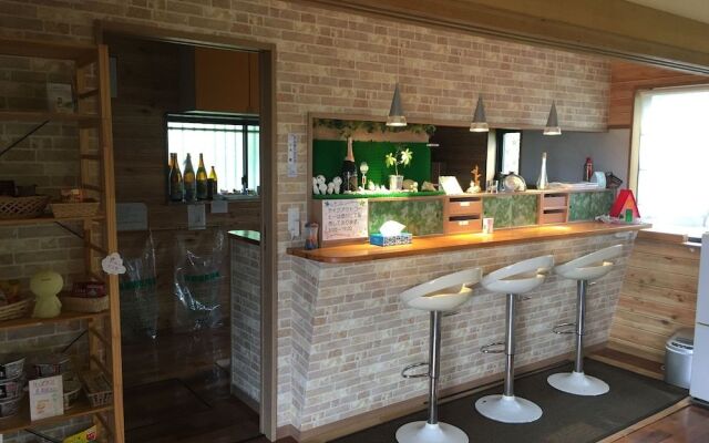 HEARTLAND HOUSE - Female Only & Couple Only