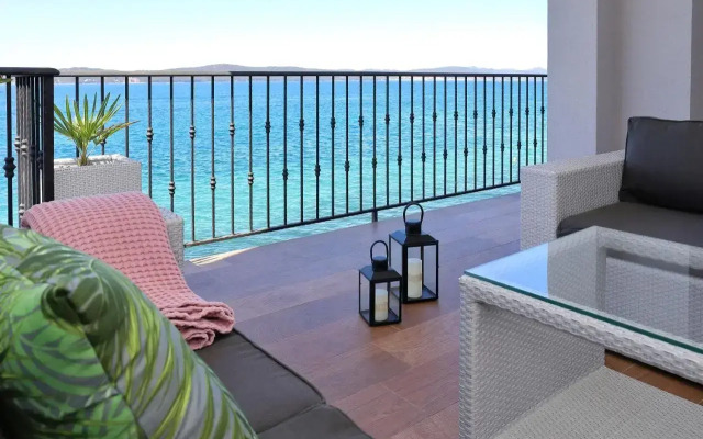 Aqua Cabana
