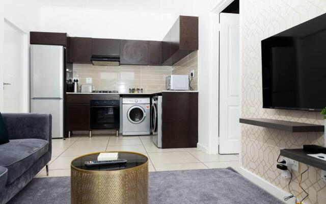 Alimama Spaces: the Manson's Greenstone