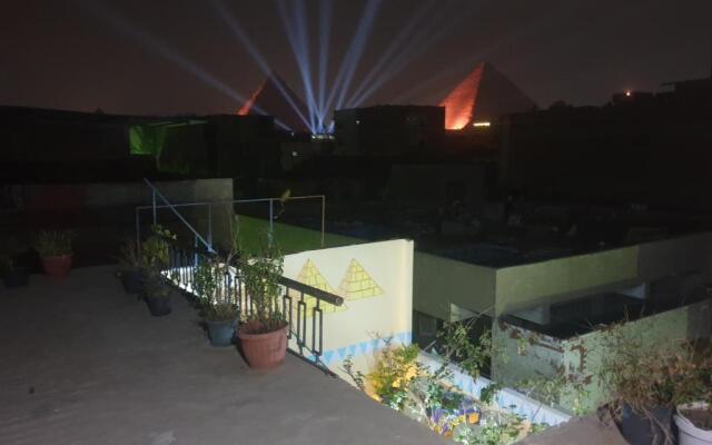 2 Jana Pyramids view inn