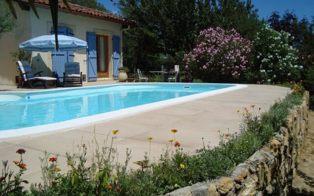 Studio in Pouydraguin, With Pool Access and Terrace
