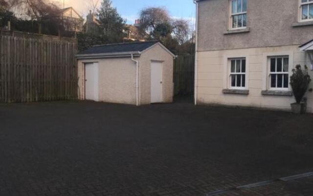 2 Laurel Court