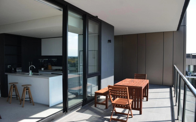 Wentworth Point Oversized balcony view apartment