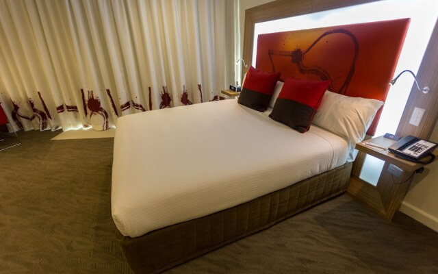 Novotel Sydney West HQ Hotel