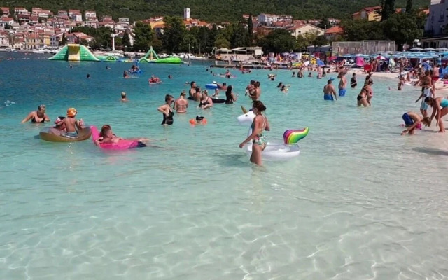 Ivy - 300 m to the sea - A1