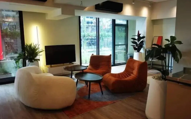 Gecko EYE Hotel